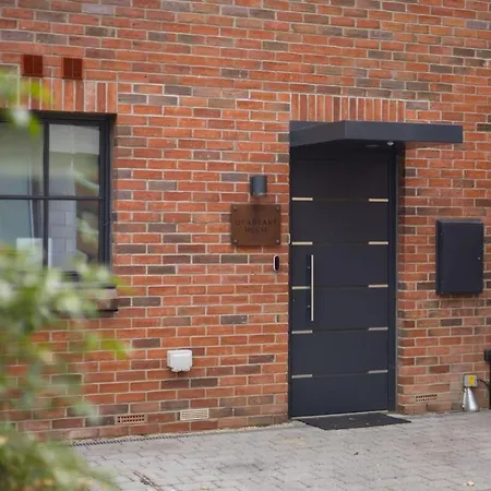 Quadrant House 펜션 *